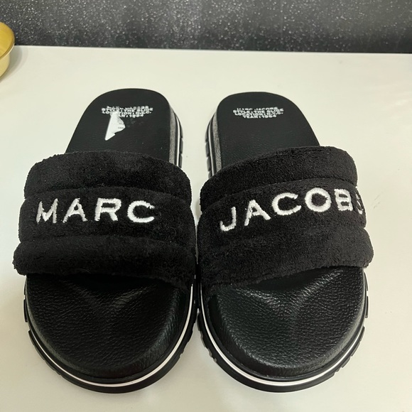 Marc Jacobs terry logo slide - Picture 2 of 5